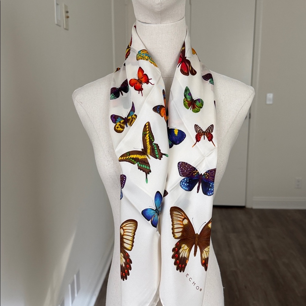 Butterfly print silk scarf - Picture 4 of 15